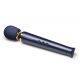 Le Wand Petite - exclusieve, oplaadbare massagetrilator (blauw)